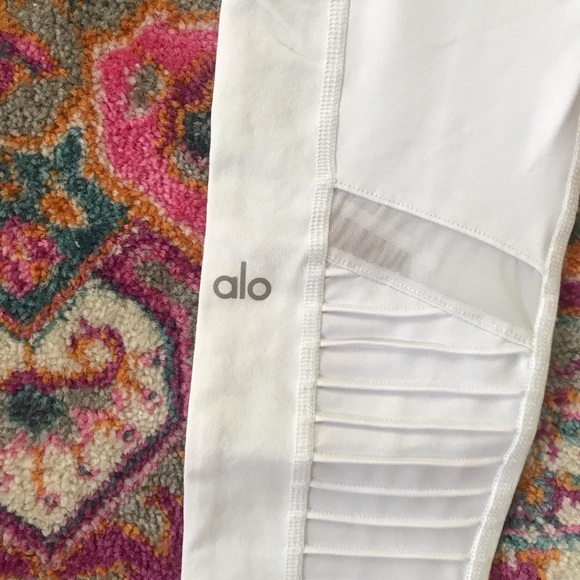 WHITE ALO YOGA HIGH WAIST MOTO LEGGINGS - Picture 7 of 8